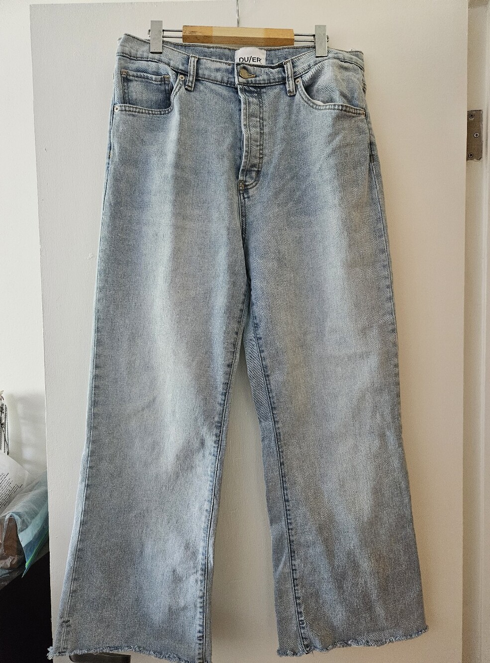 Wide-Leg High-Rise Womens Jeans in Light Blue Wash